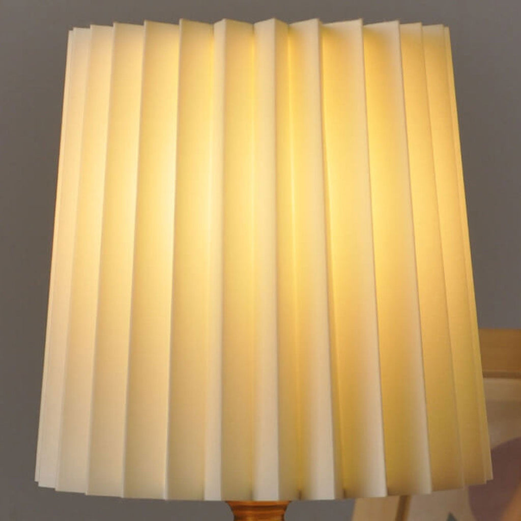 Wooden Table Lamp with Pleated Fabric Shade – 31 cm Japandi Retro Bedside & Desk Lamp for Bedroom & Living Room, USB