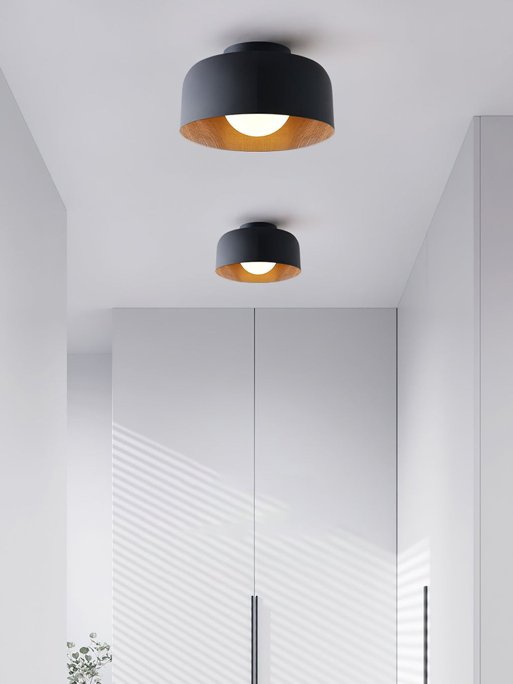 Round Glass Globe Ceiling Light with Wood-Grain Interior – Ø 22 cm, G9, Wall Mountable for Hallway, Kitchen & Bedroom
