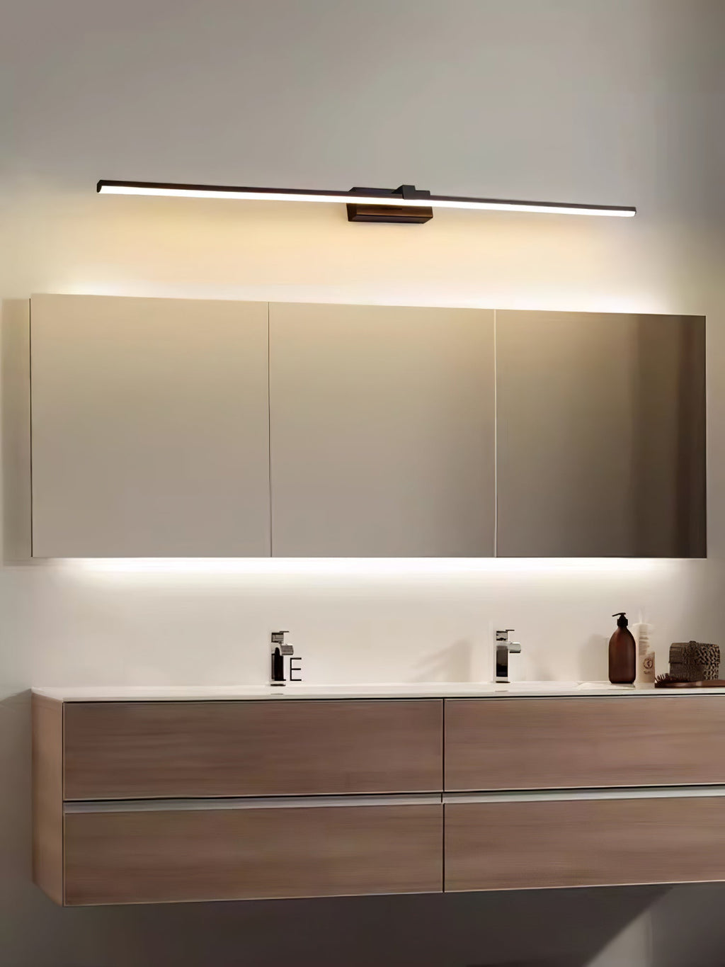 Linear LED Mirror Light in Black Metal – Integrated Wall Lamp in 3 Lengths