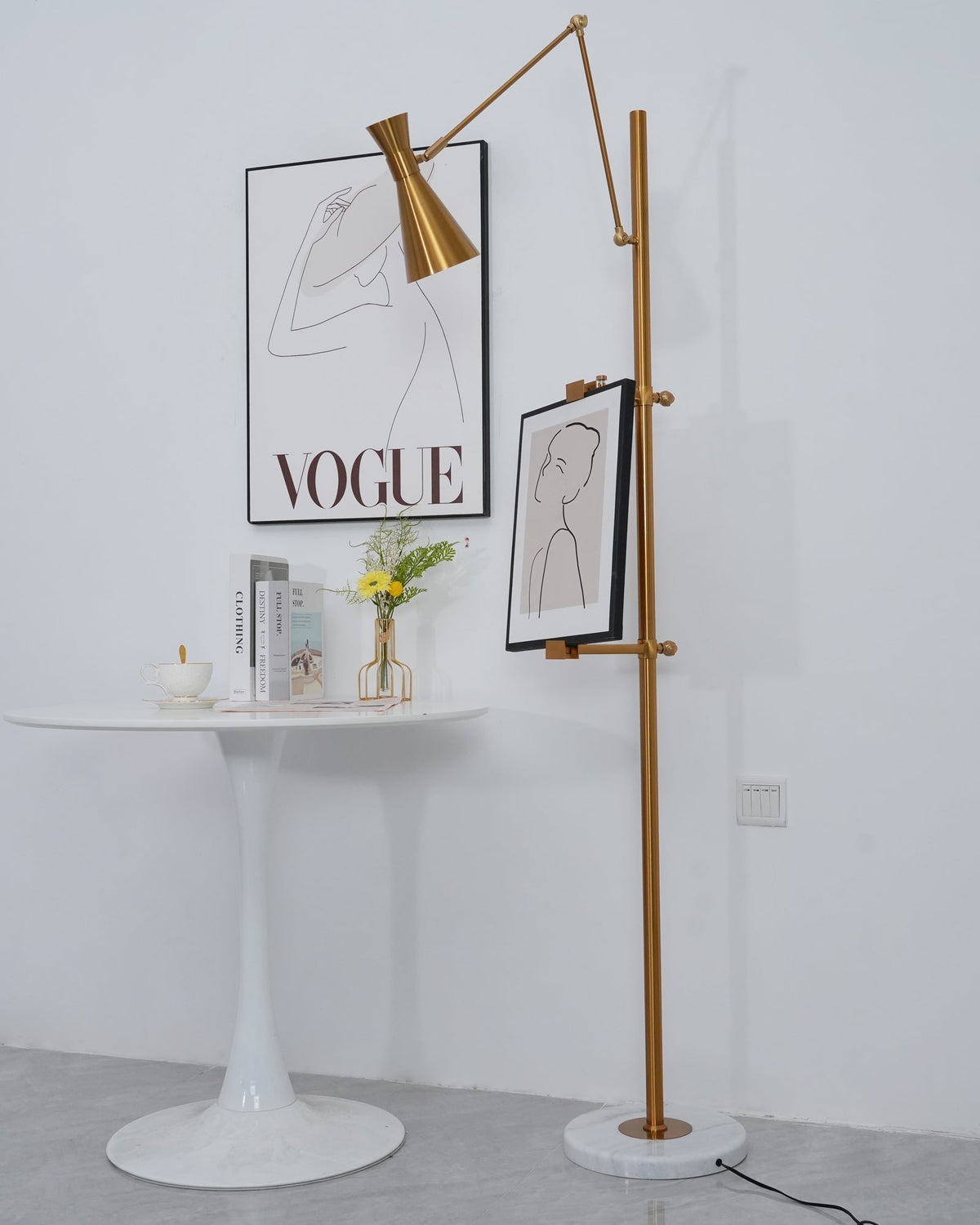 Easel Floor Lamp with Gold Frame & Marble Base – E26/E27, Max 40W, Modern Lighting for Artwork & Interiors